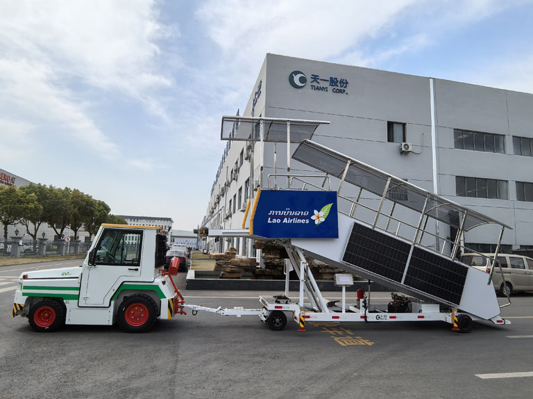 passenger stairway (power assisted) درج الركاب (بمساعدة السلطة)