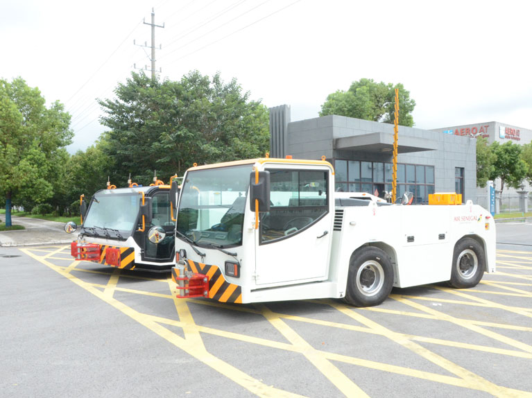 aircraft tractor جرار الطائرات