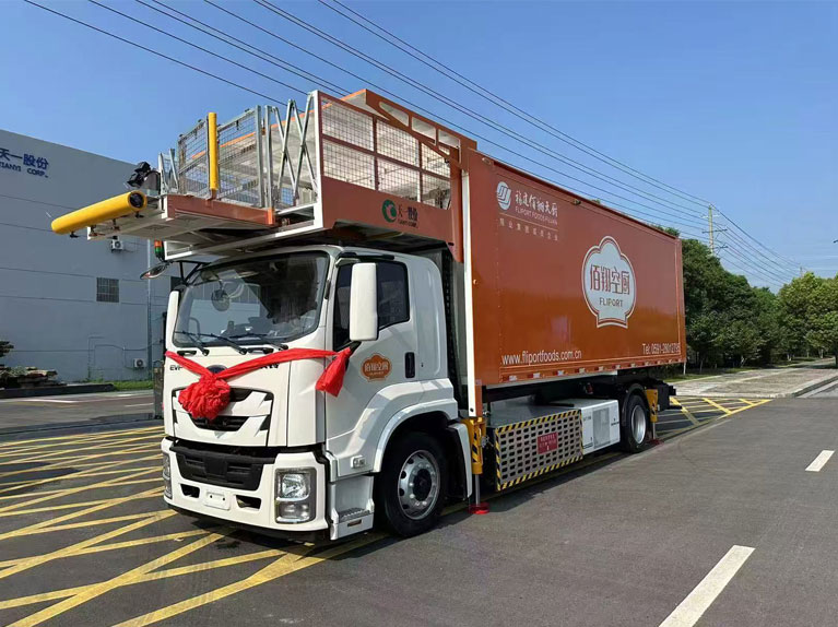 Aircraft Catering Truck (Electric type) شاحنة مطاعم الطائرات (نوع كهربائي)