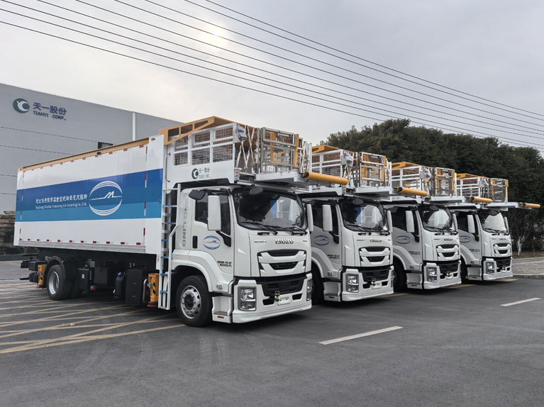 Diesel airport catering truck شاحنة تموين المطار بالديزل