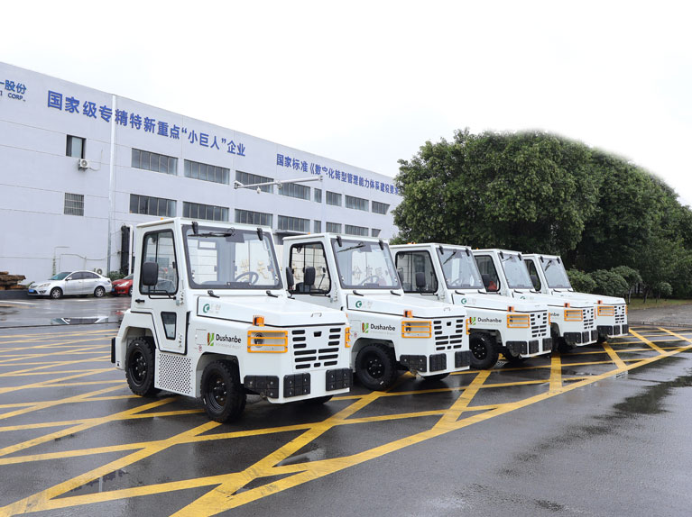 Baggage tractor (electric) جرار الأمتعة (كهربائي)