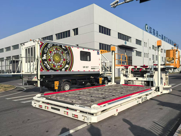 14T self-- propelled cargo loaders 14T Self- محمولة شحن مدفوعة