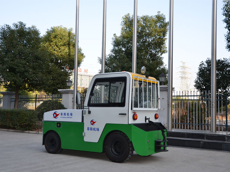 Electric Aircraft Tow Tractor جرار سحب الطائرات الكهربائية