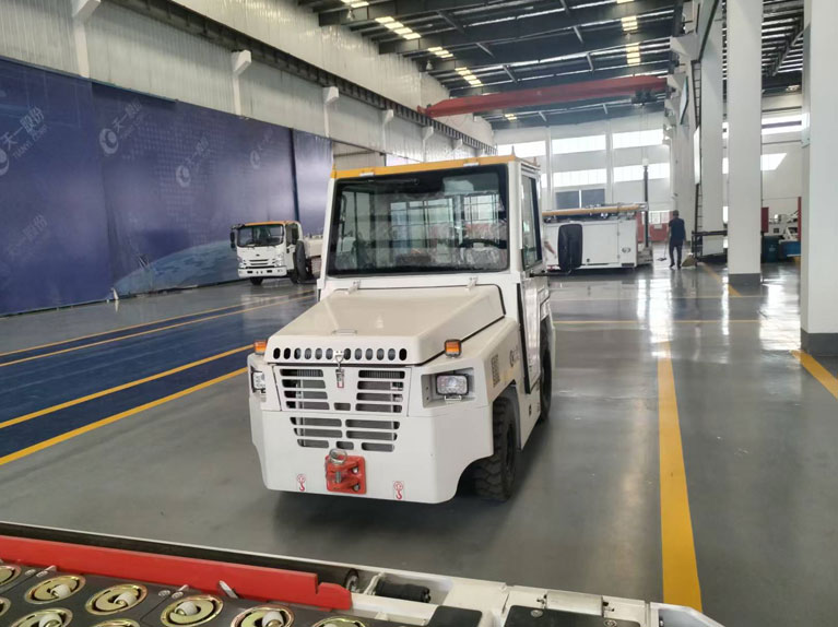 جرار سحب الأمتعة