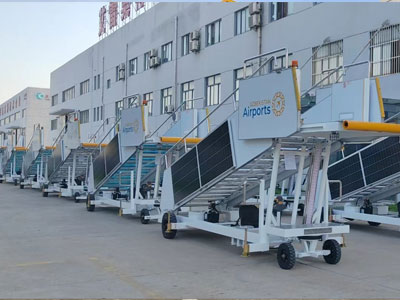 سلالم الركاب غير المزودة بالطاقة والتي يتم دفعها يدويًا