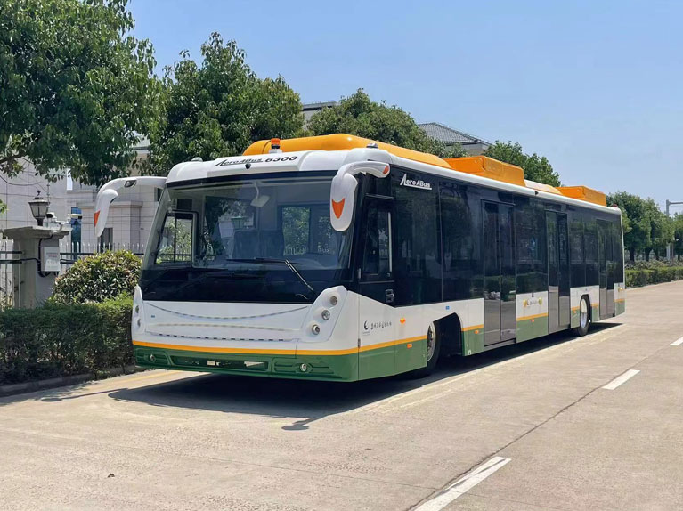 حافلة مئزر المطار