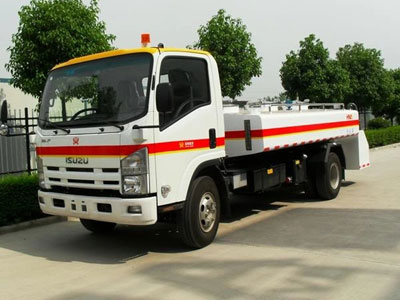 شاحنات خدمة مياه الشرب للطائرات