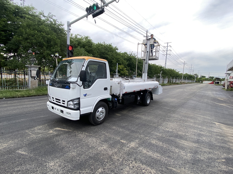 شاحنة مياه الطائرات