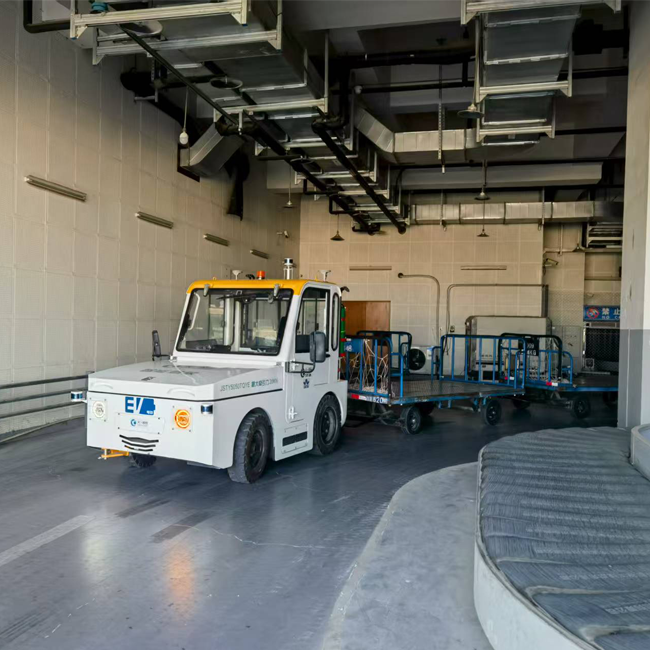 جرار أمتعة الطائرات