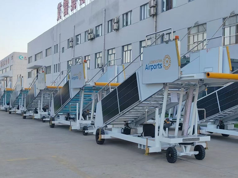 سلالم الركاب غير المزودة بالطاقة والتي يتم دفعها يدويًا