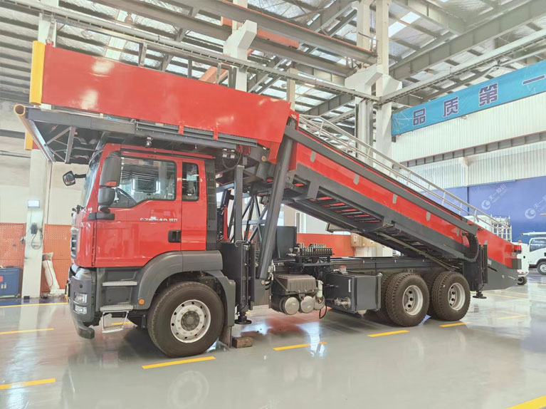 سلالم الإطفاء والإنقاذ في المطار