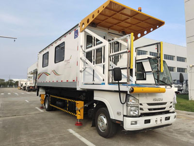 شاحنة إسعاف الطائرات (نصف الرأس)