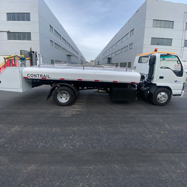 شاحنة خدمة المياه في الطائرات (ديزل)