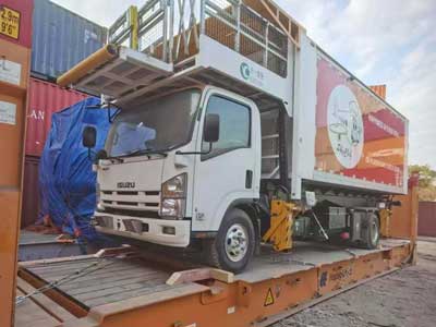 شاحنة طائرة معدات الطيران في المطار