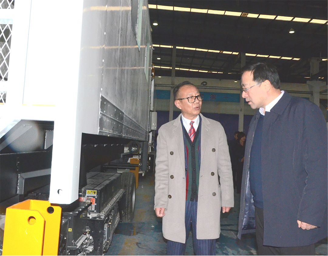 قام الرئيس وانغ شانهوا بتفقد موقع إنتاج المعدات