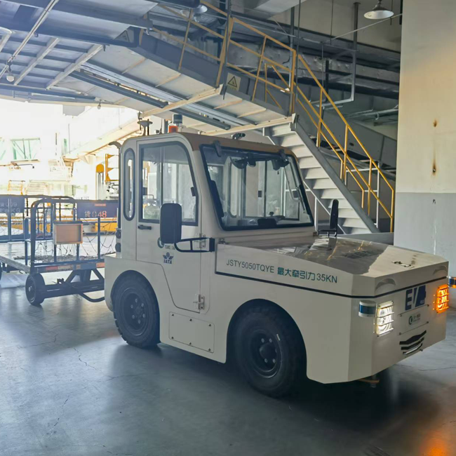 جرار أمتعة الطائرات