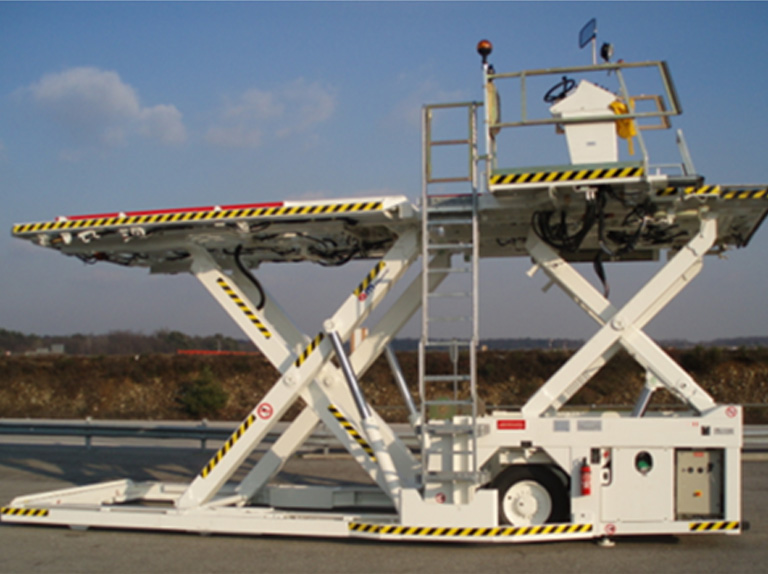 يتم تكييف رافعات الحاويات بكفاءة مع متطلبات عمليات المطار