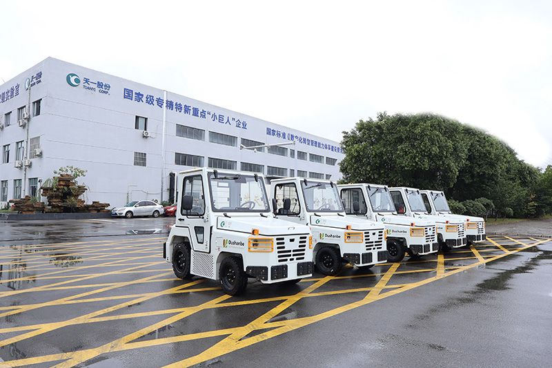 جرارات الأمتعة أو البضائع 