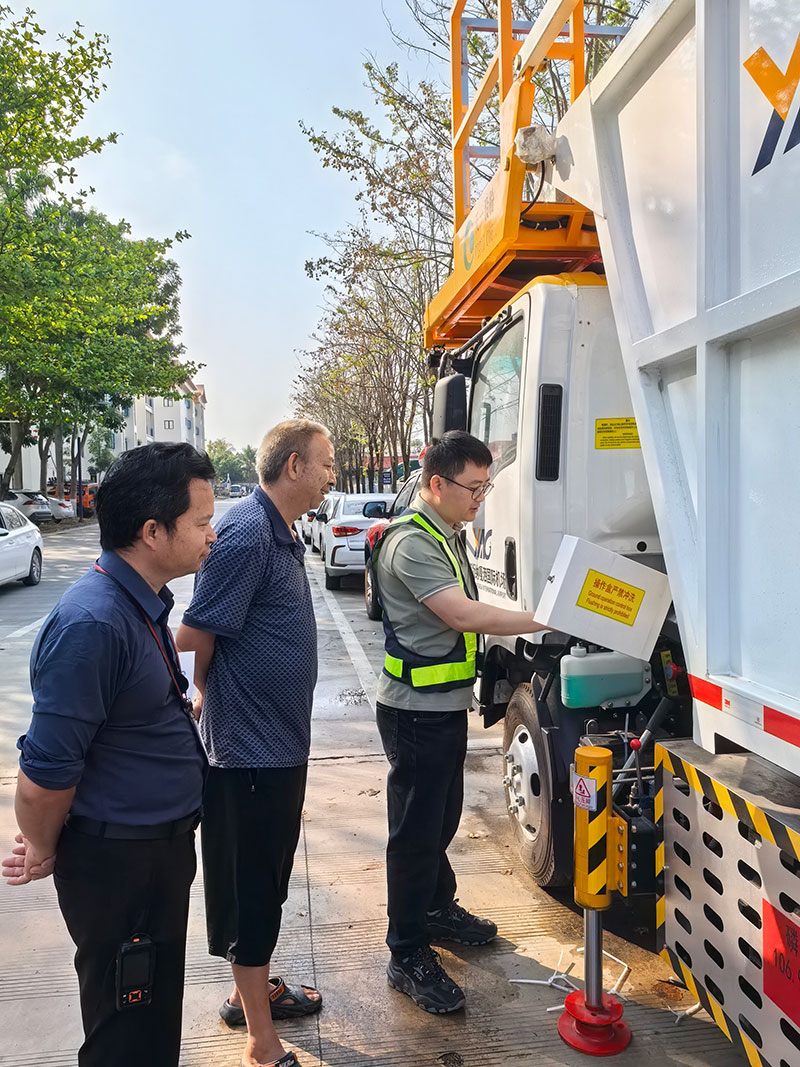 شاحنة قمامة الطائرات الكهربائية