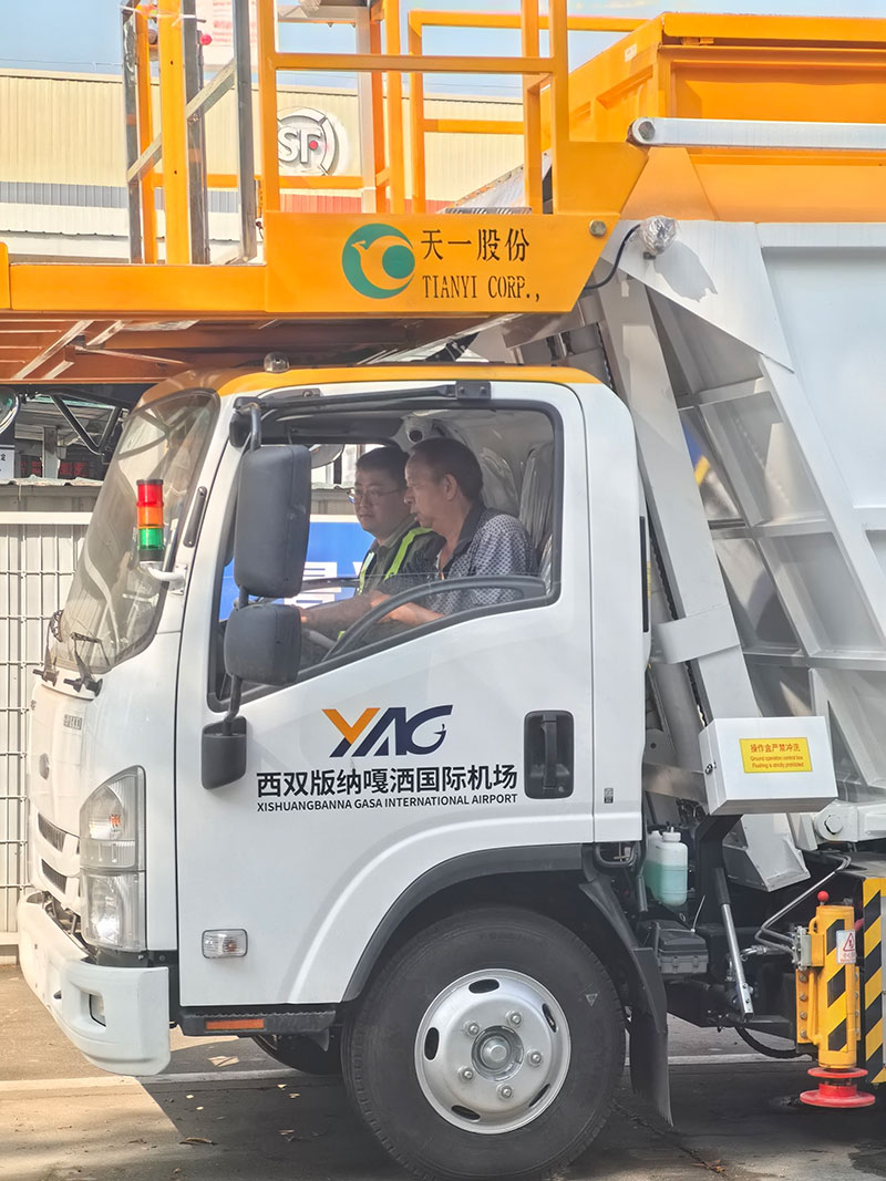 شاحنة قمامة الطائرات الكهربائية